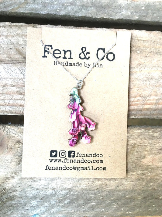 Halsband med fingerborgsblomma