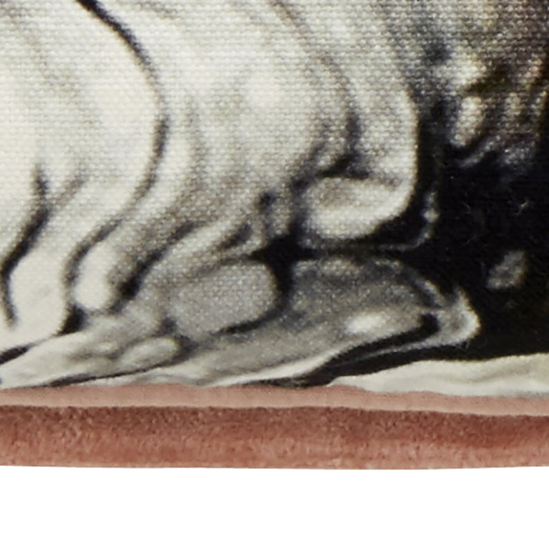 Detalj av mönstrat kuddfodral