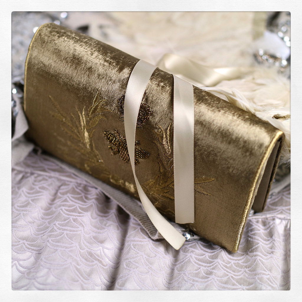 Guldskimmrande väska