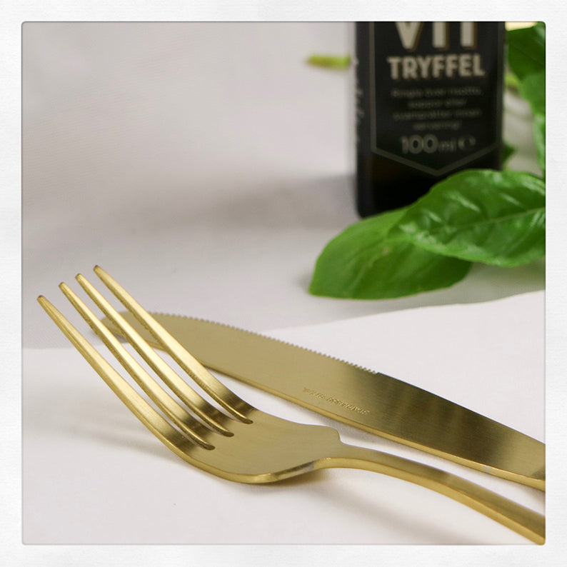 bestick mässingsfärg