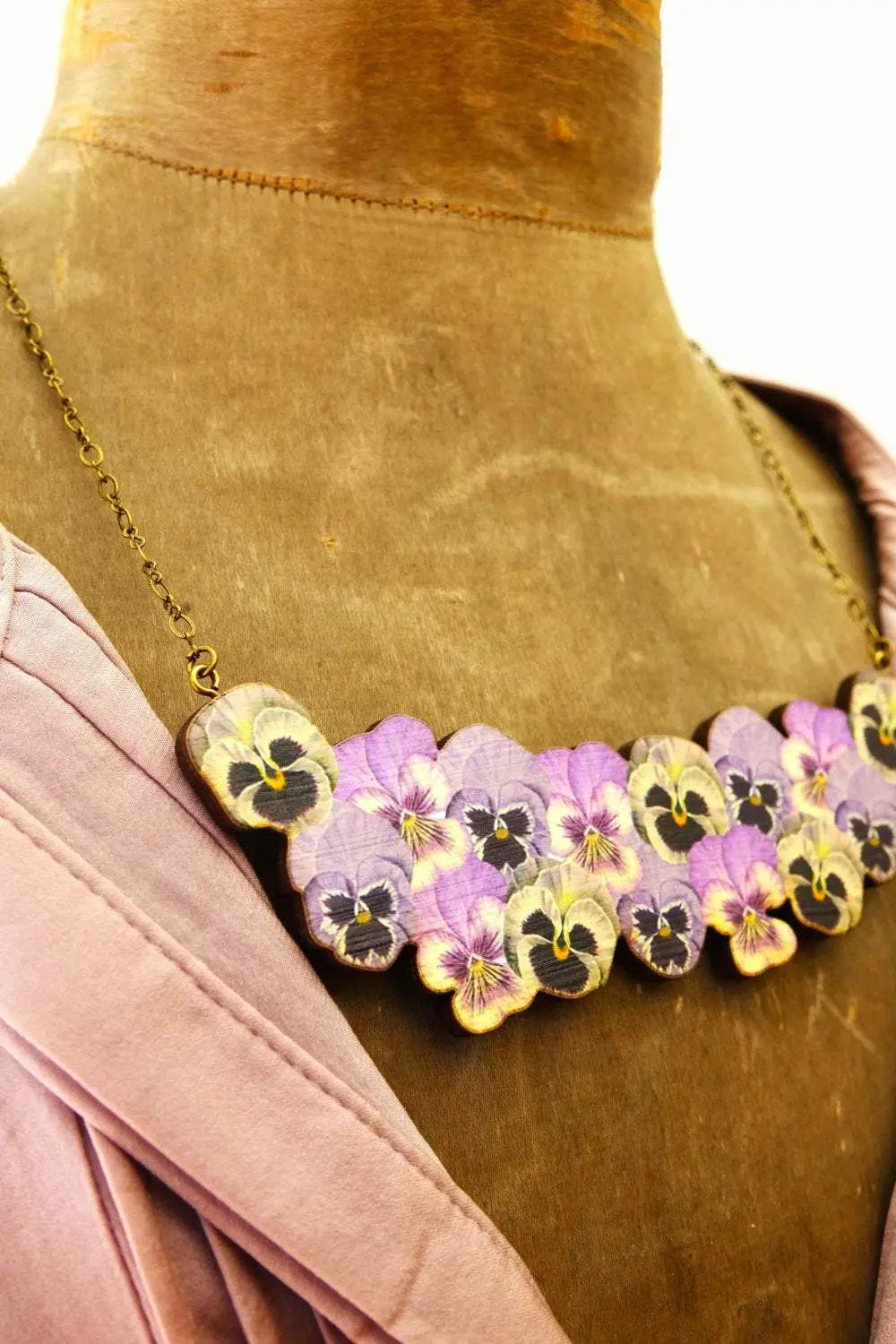 Halsband med Penséer