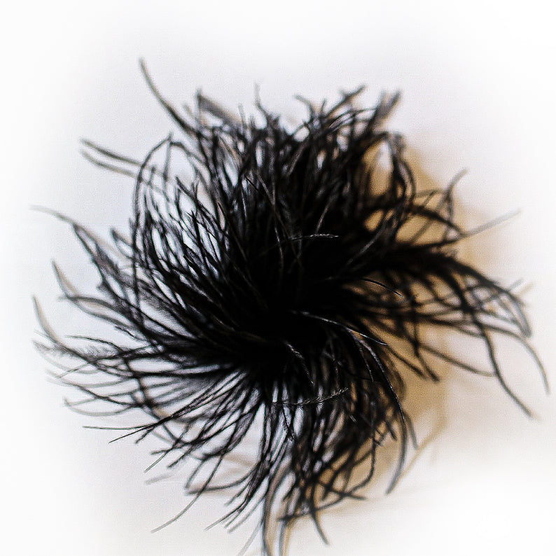 Brosch Strutsfjäder Svart