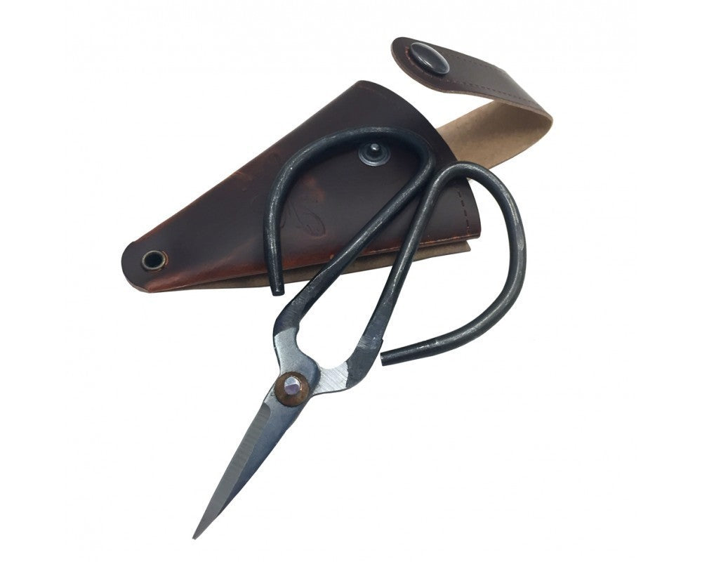 Liten stålsax med skinnfodral