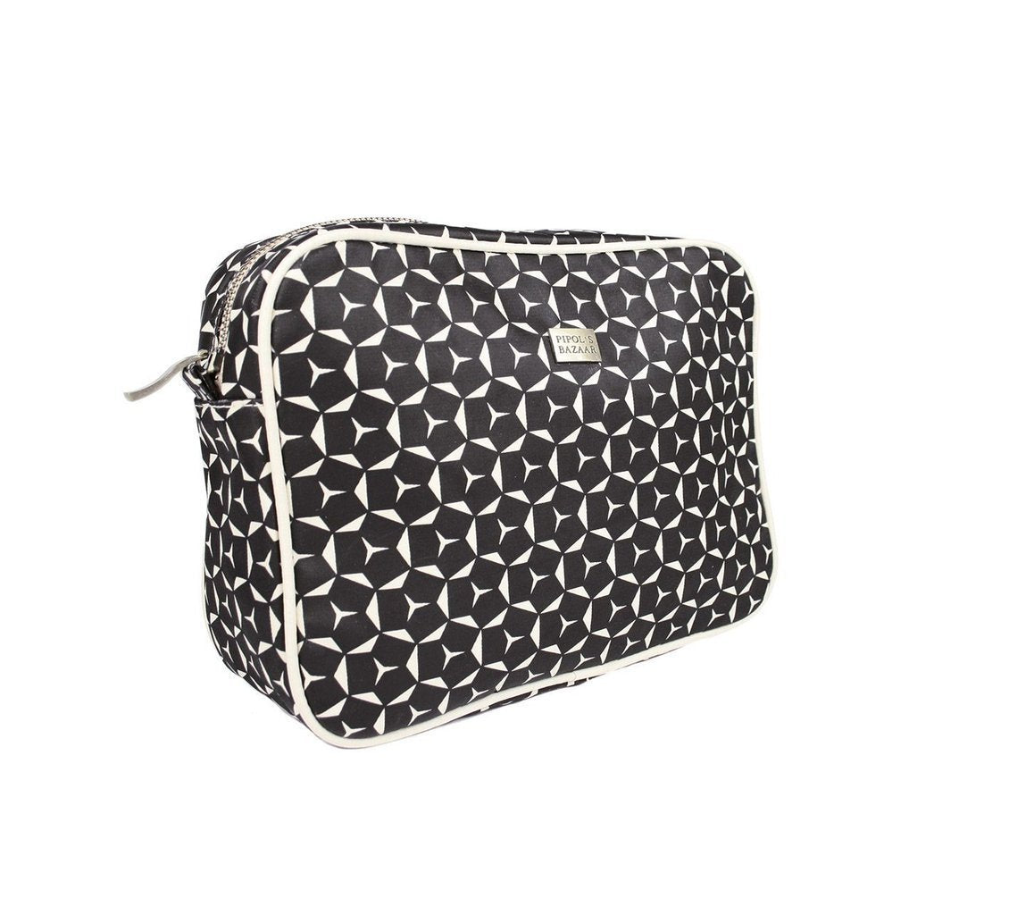 Mönstrad svart och vit necessär