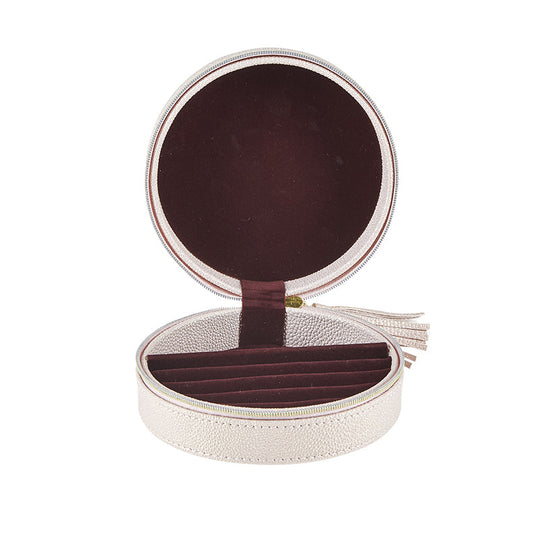 Runt smyckeskrin i svagt glittrande rosa och vinröd onsida