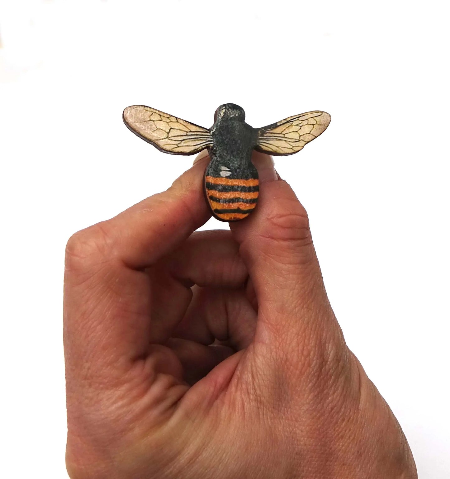 Brosch med ett bi