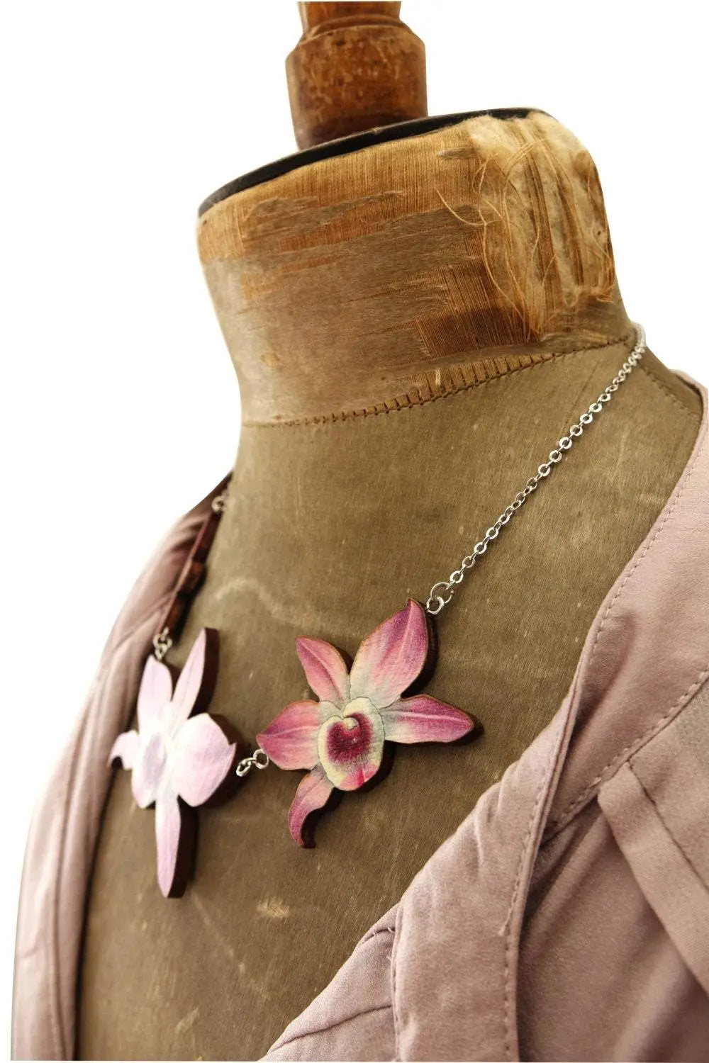 Halsband med orkidéer