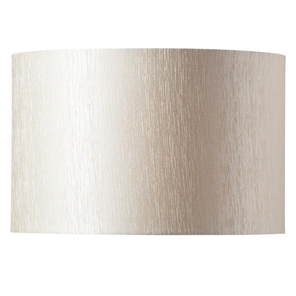 En elegant lampskärm med en krämigt benvit utsida och guldig insida